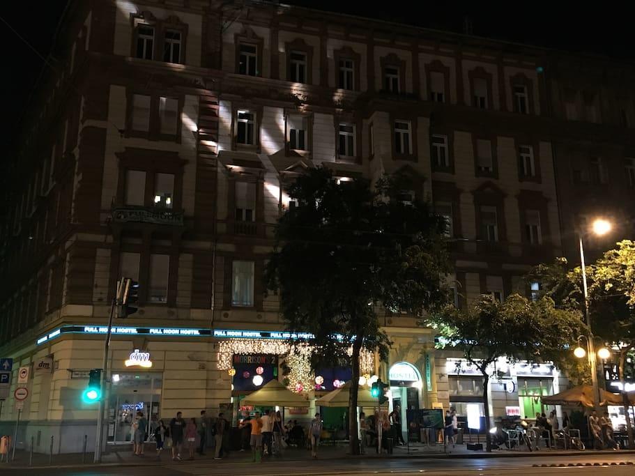 Willa The Bachelor Bar - Bunker | Private Club Budapeszt Zewnętrze zdjęcie