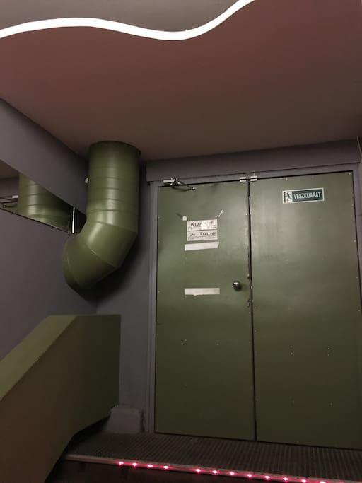 Willa The Bachelor Bar - Bunker | Private Club Budapeszt Zewnętrze zdjęcie